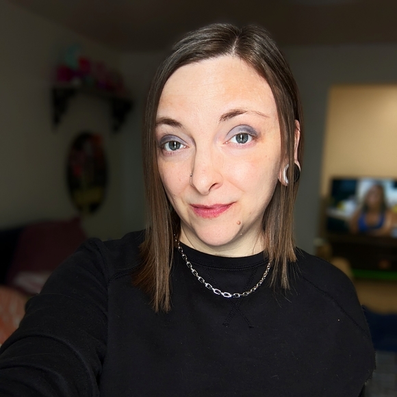 Meet your Posher, Jessica - Picture 3 of 4